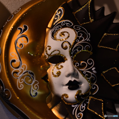 仮面舞踏会はゴールド。。