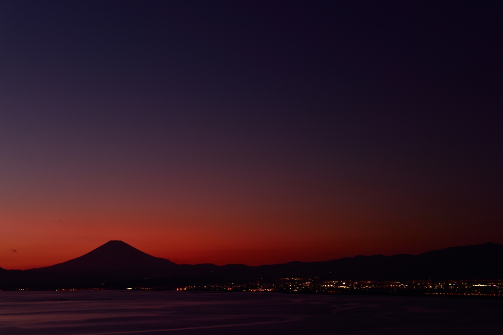 富士の空は緋色に！
