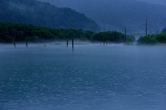 ”秋雨模様の大正池”