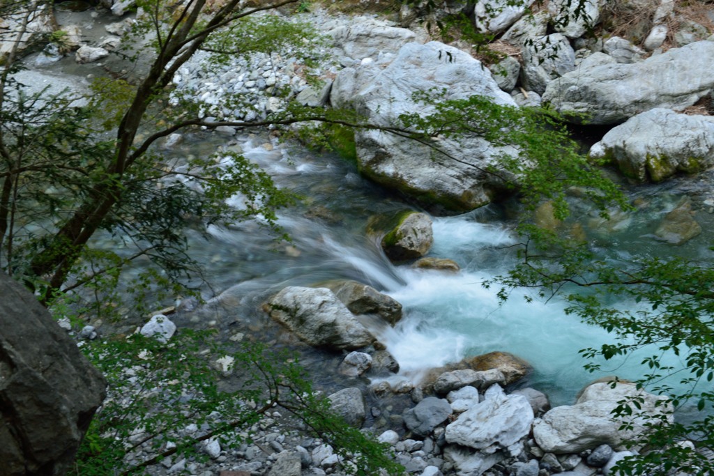 ”奥多摩の渓流”