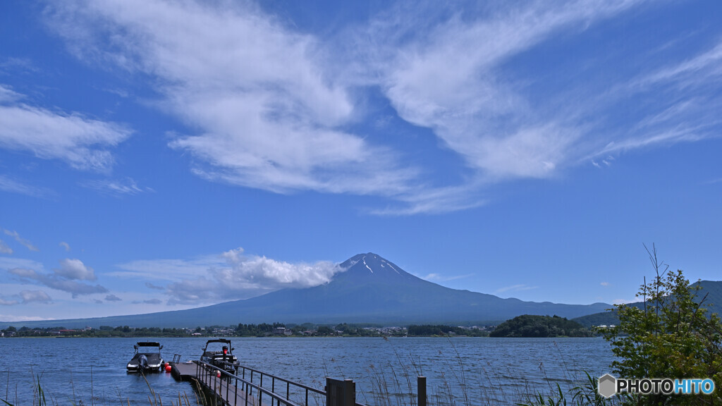 梅雨の晴れ間を謳歌する白い雲