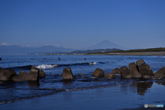 青に染まる茅ヶ崎海岸