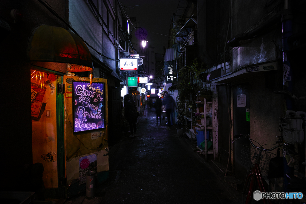 新宿ゴールデン街まねき通りのキャロット前より