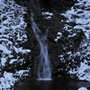 音無の滝と雪