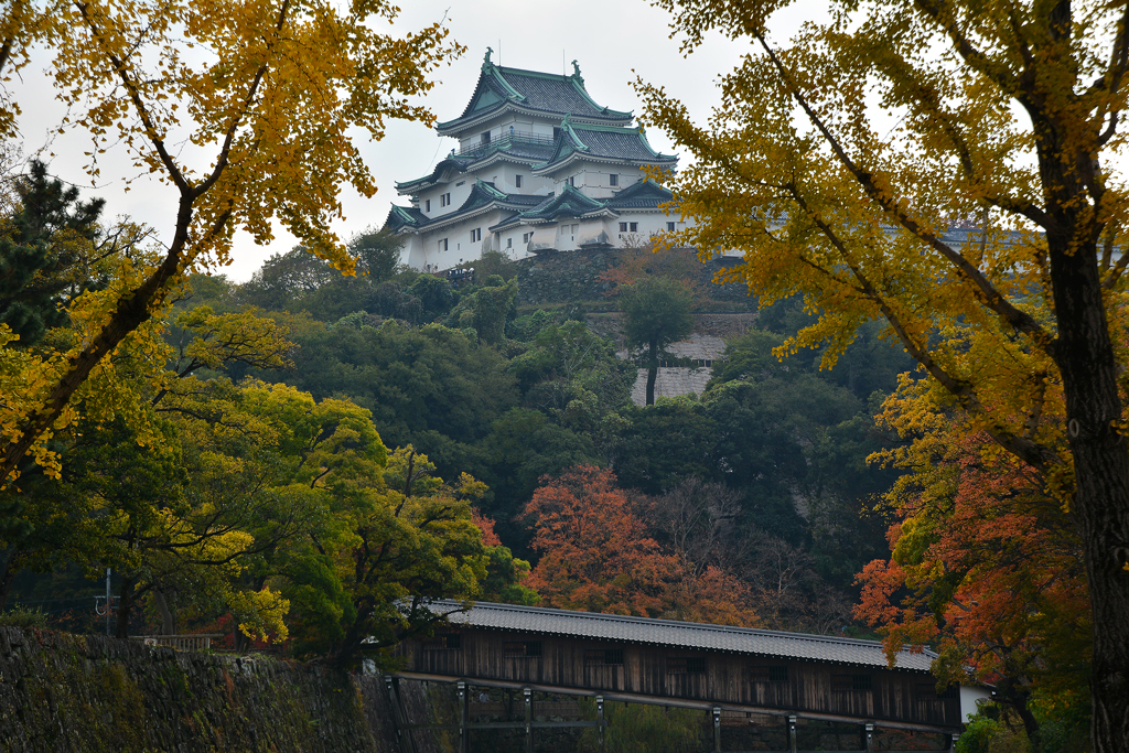 秋の城
