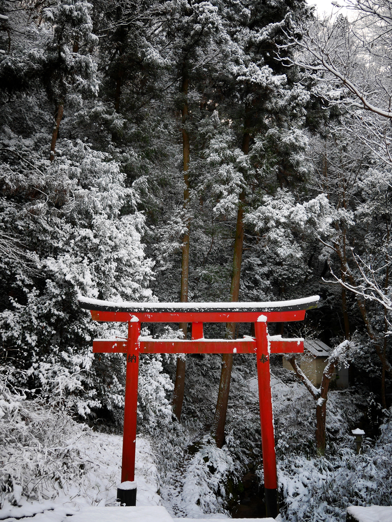雪鳥居