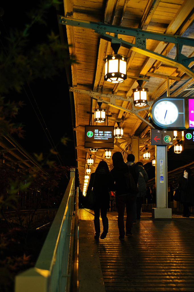 夕刻の京都、嵐山駅