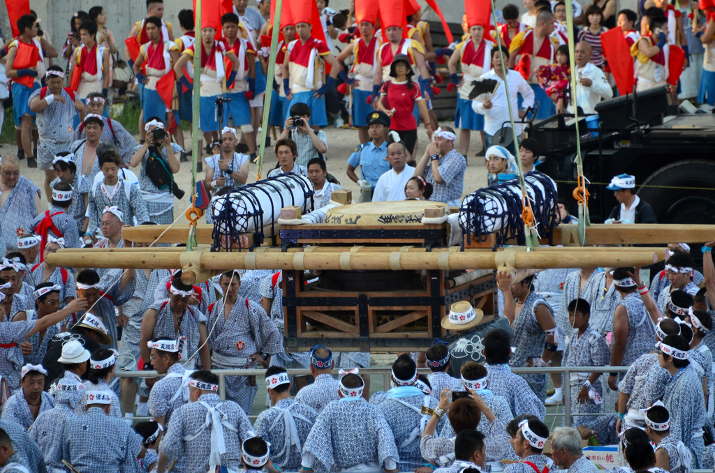 天神祭り　陸から舟へ