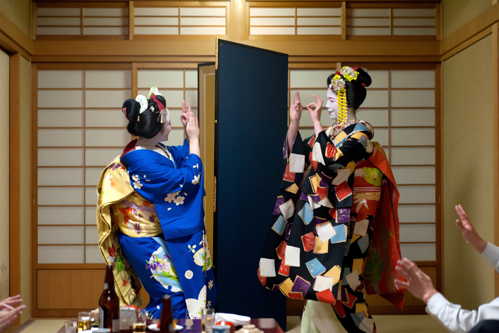 祇園に遊ぶ
