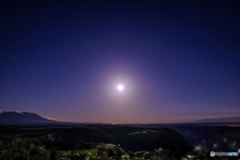 月夜の阿蘇北外輪山