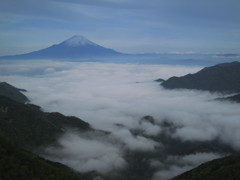 雲海と霊峰富士