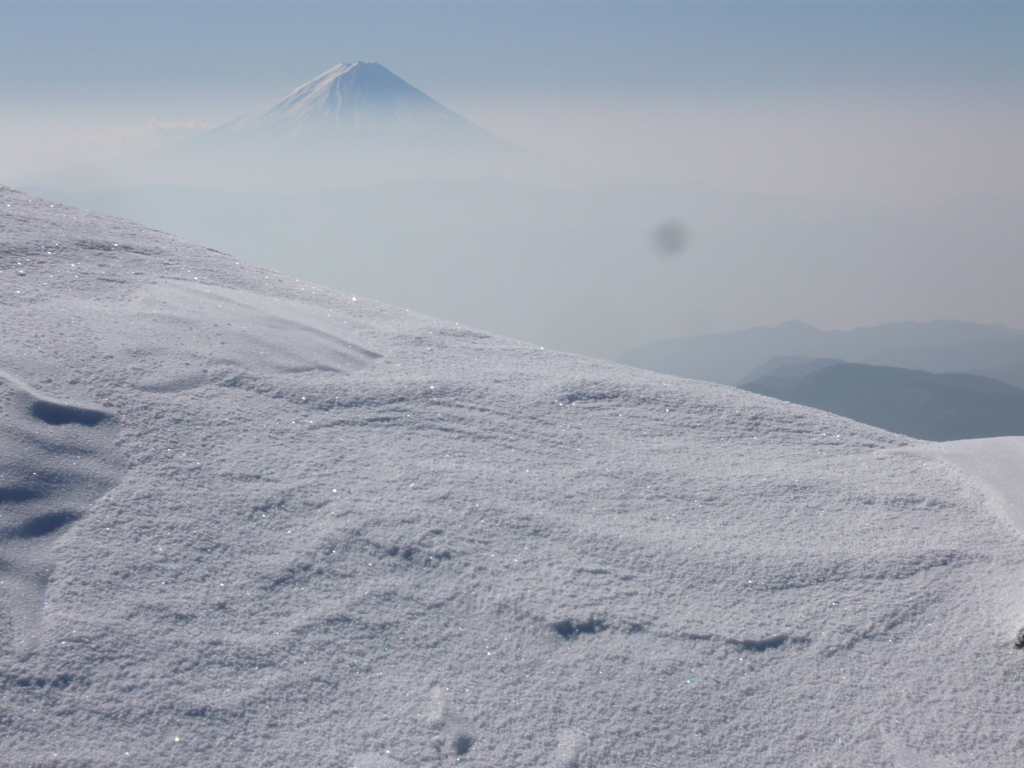 煙る霊峰