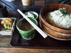 旅先では名物を
