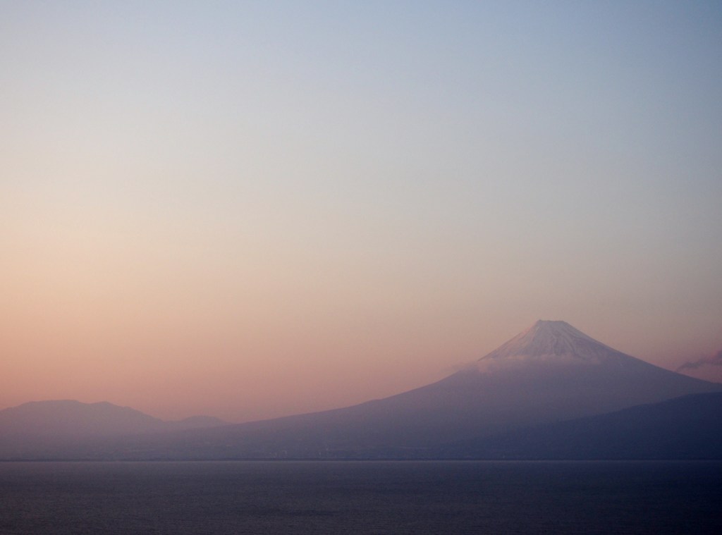 霞み富士