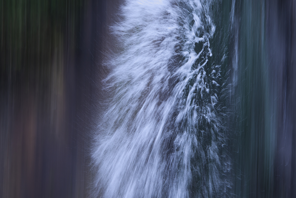 瀑雪の滝2（落水の主張）