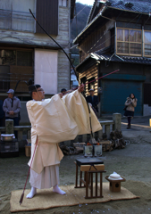 厳かなり