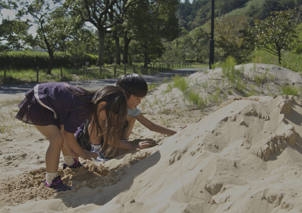 荒野の廃墟2　砂遊び