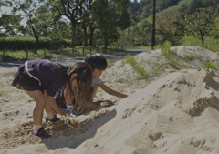 荒野の廃墟2　砂遊び