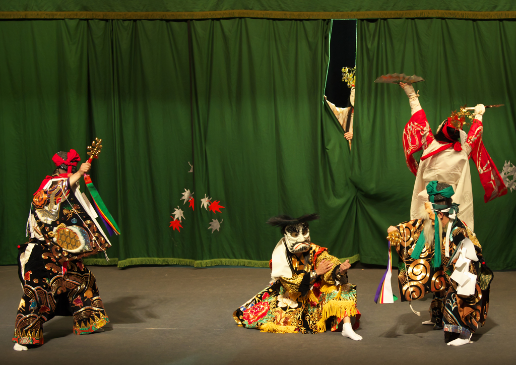 チラ見する天照大神