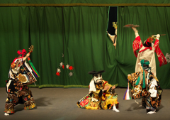チラ見する天照大神
