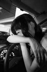 女