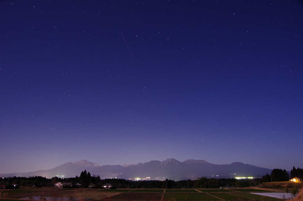 月夜の霧島連山