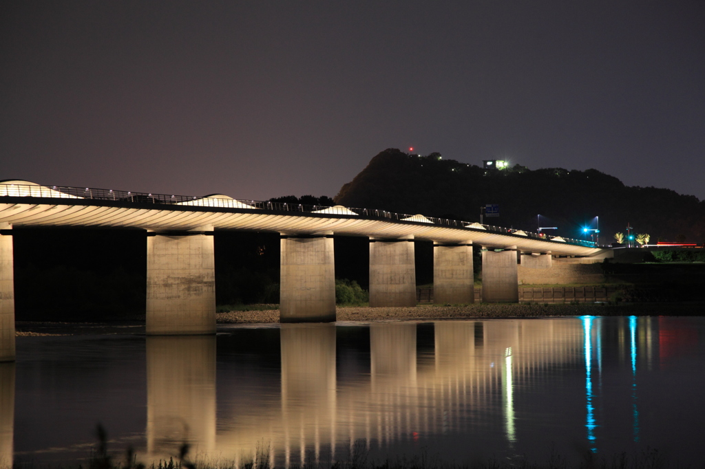 夜の各務原大橋