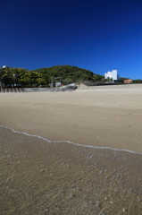 ひっそりした海水浴場