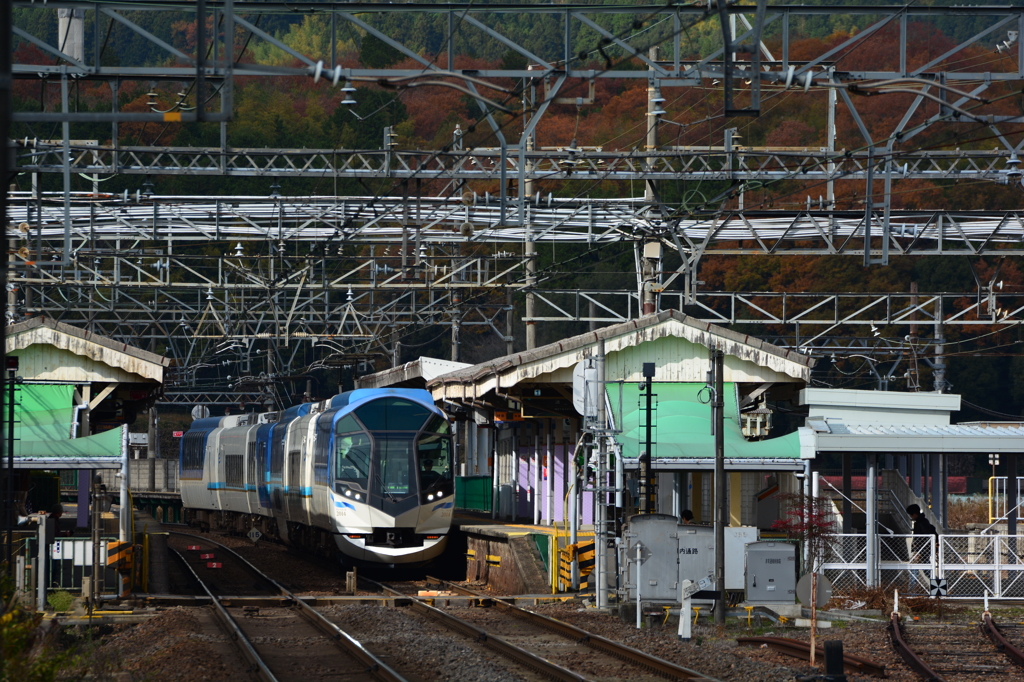 伊賀神戸を通過するしまかぜ