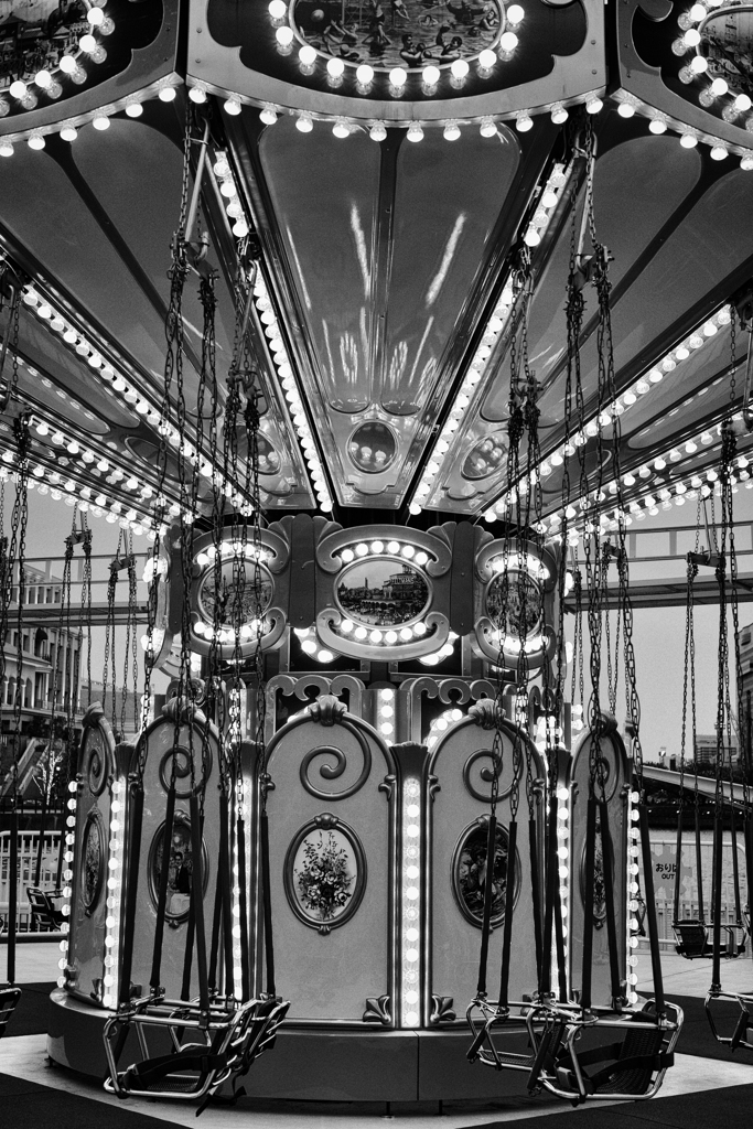 回転ブランコの静寂