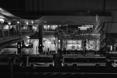 夜の駅前