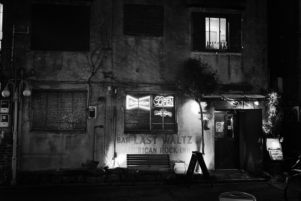 BAR LAST WALTZ