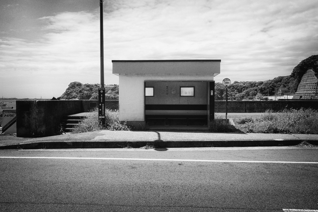 お客のいないバス停