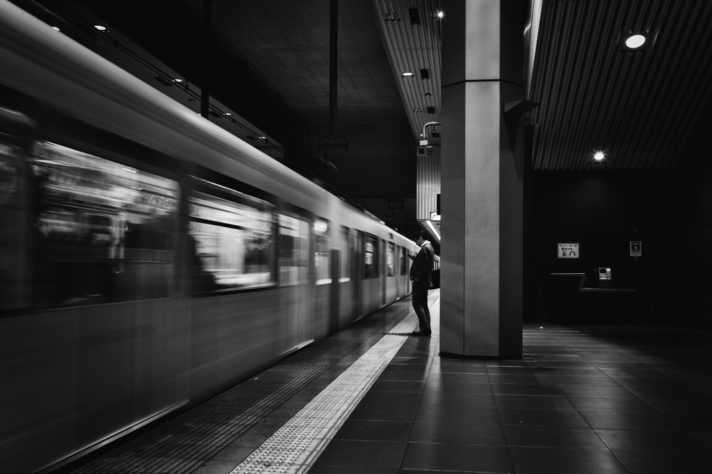 ある駅の風景 (2)