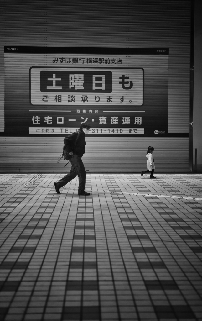 背負う者、全く関係ない者