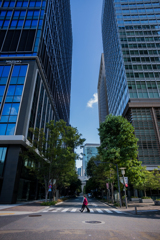 休日のビジネス街の風景