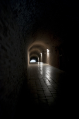 遺構の暗い道