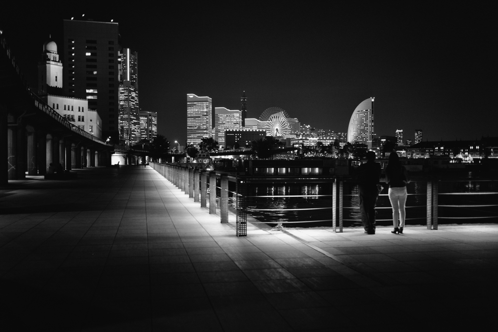 夜景の見える海のプロムナード