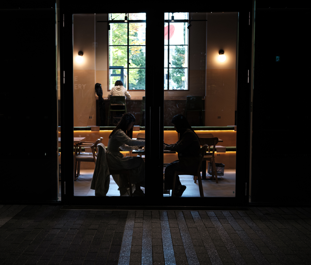 カフェのシーン