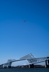 橋、山、飛行機
