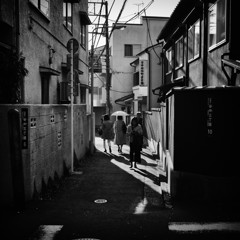 街中の光と影