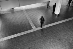 急ぐ人と待ってる人