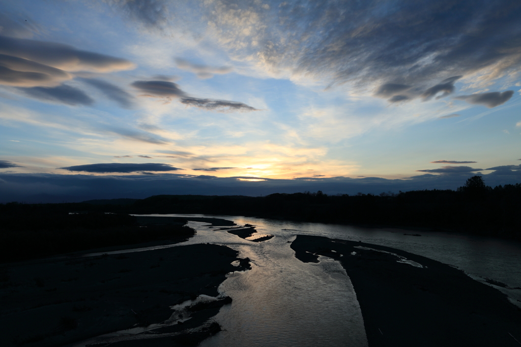 夕暮れの十勝川