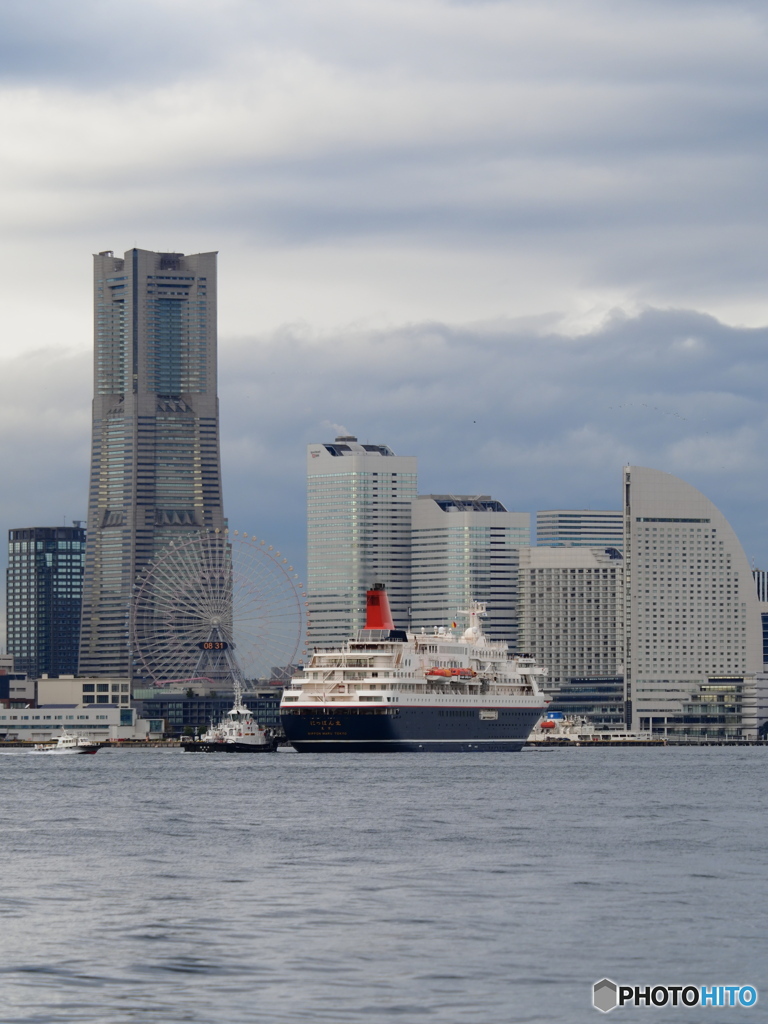 にっぽん丸　～みなとみらい景観と共に～