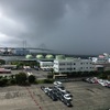 迫り来る