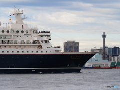 マリンタワーと共に