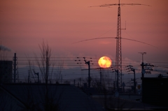 鉄塔と朝陽