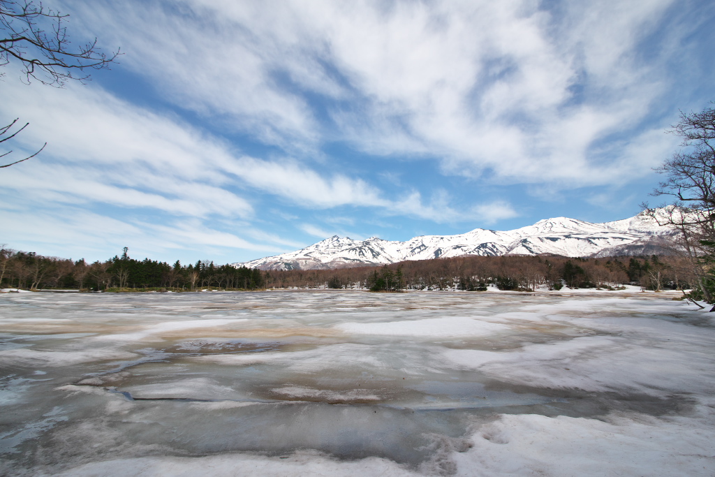 氷上の知床連山。
