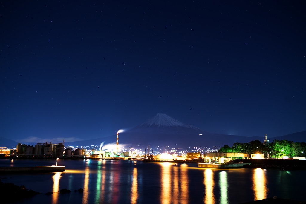 工場夜景と星景と富士山。