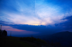 あの雲の向こう。